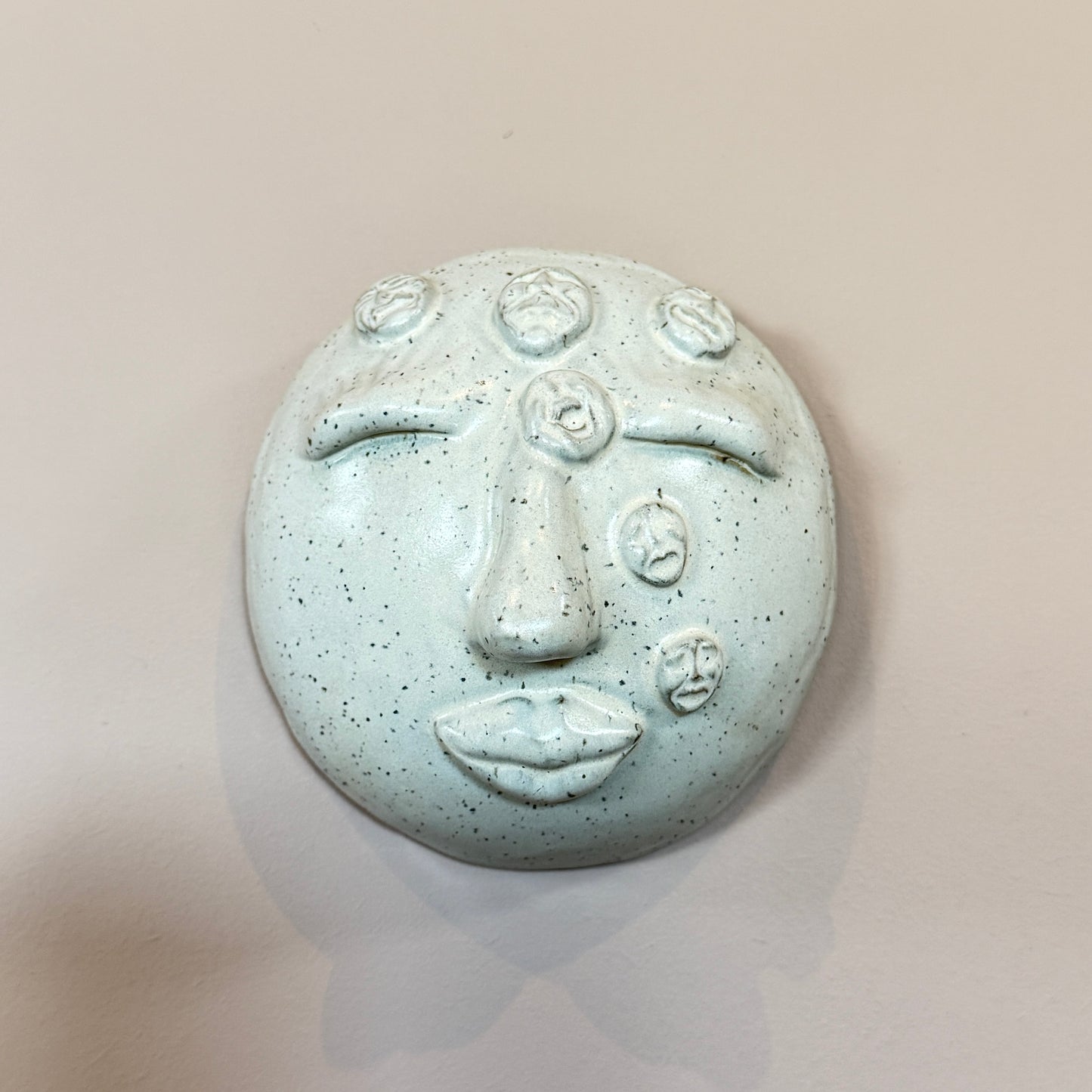 "Overtænker" Pige no 24 (vægophæng)