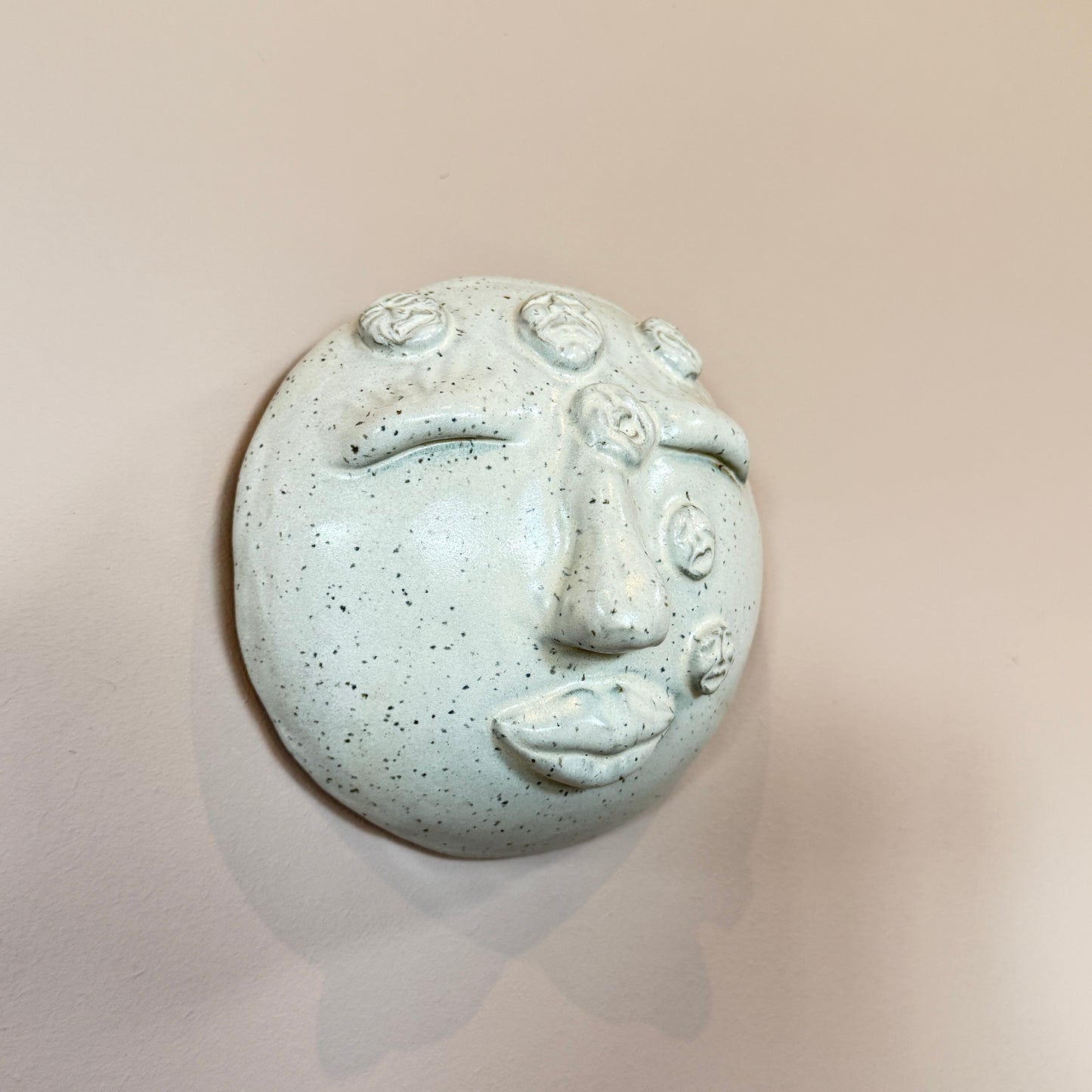 "Overtænker" Pige no 24 (vægophæng)